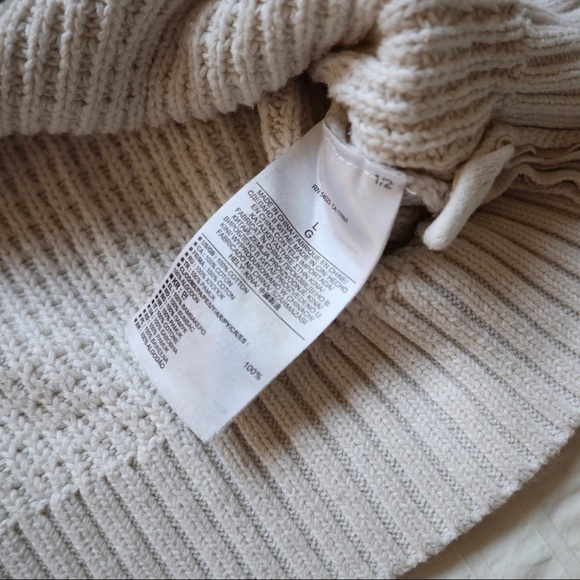 Banana Republic Sweater - Picture 5 of 7